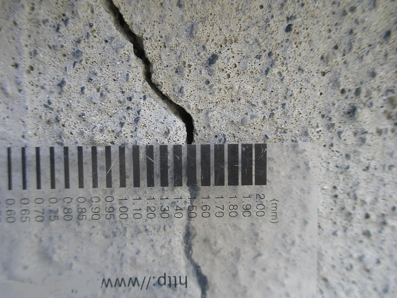 コンクリートのひび割れ測定方法