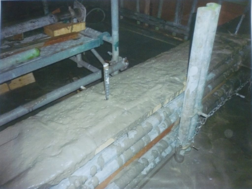 高性能AE減水剤添加量の過多状況