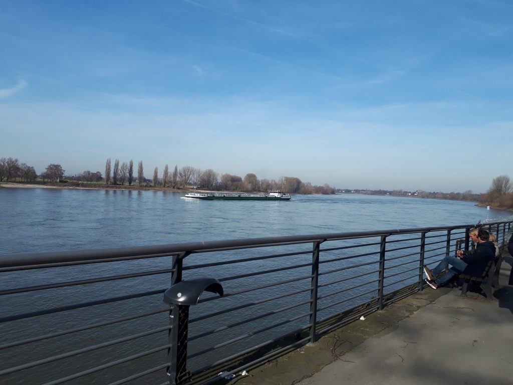 ドイツの歴史的建造物　ケルン大聖堂とライン塔