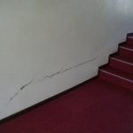 地震で壁にできたひび割れについて